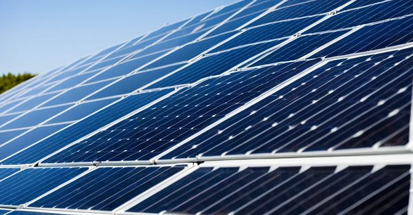 Panneau solaire photovoltaïque : économisez tout en agissant !